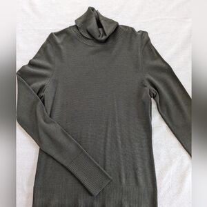 LOFT 100% Silk green turtleneck, XS, super soft!